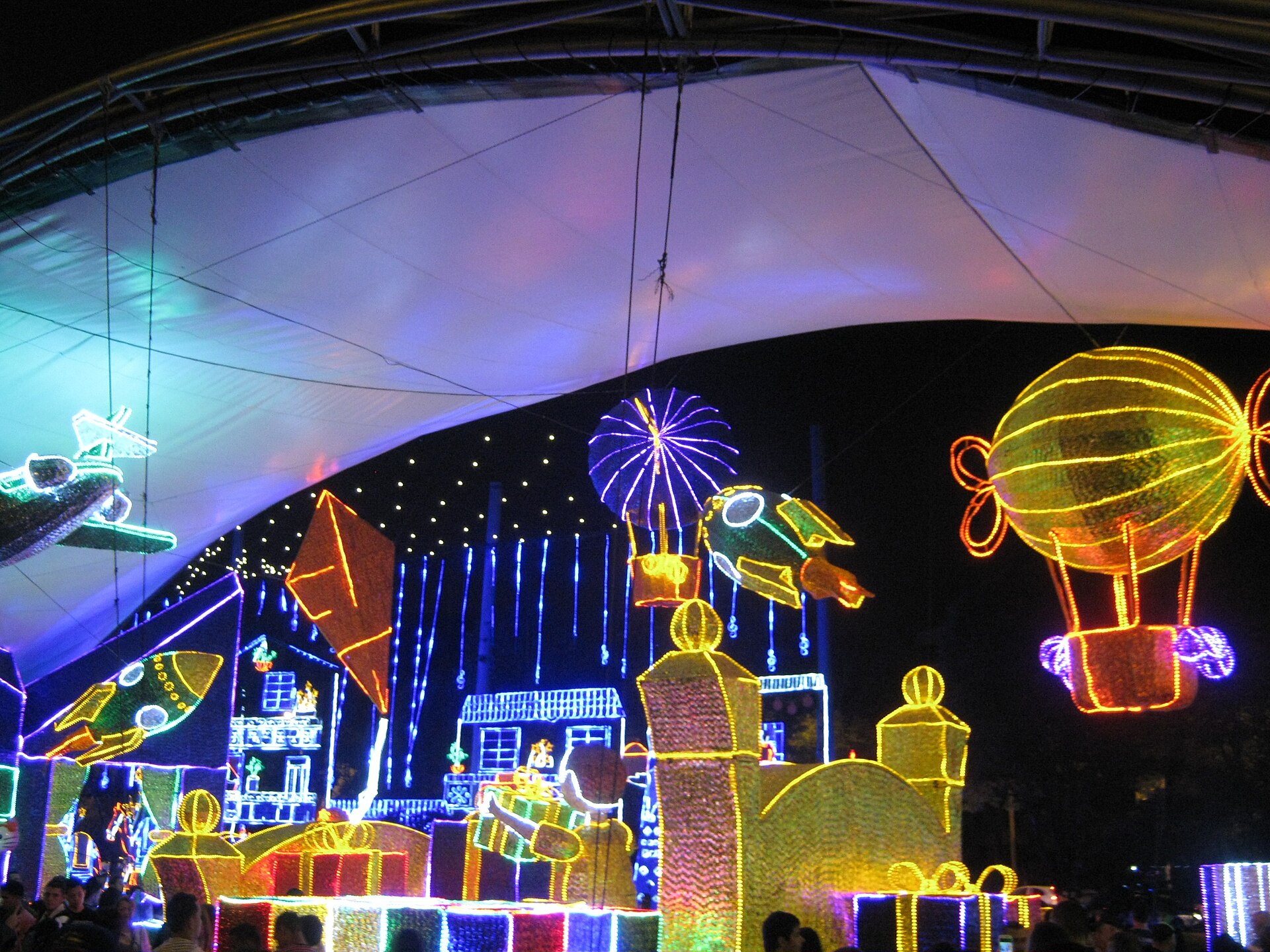 Christmas alumbrados on the river in Medellín